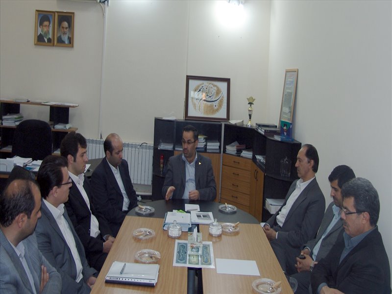 با حضور مهندس پاک نهاد و معاون شهرداری تبریز، راهکارهای رفع مشکلات سیستم یکپارچه اداری و مالی بررسی گردید