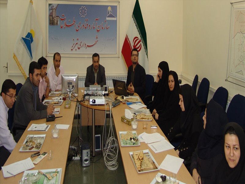 با حضور مدیر عامل سازمان پسماند صورت گرفت بررسی سیستم جامع خدمات شهری