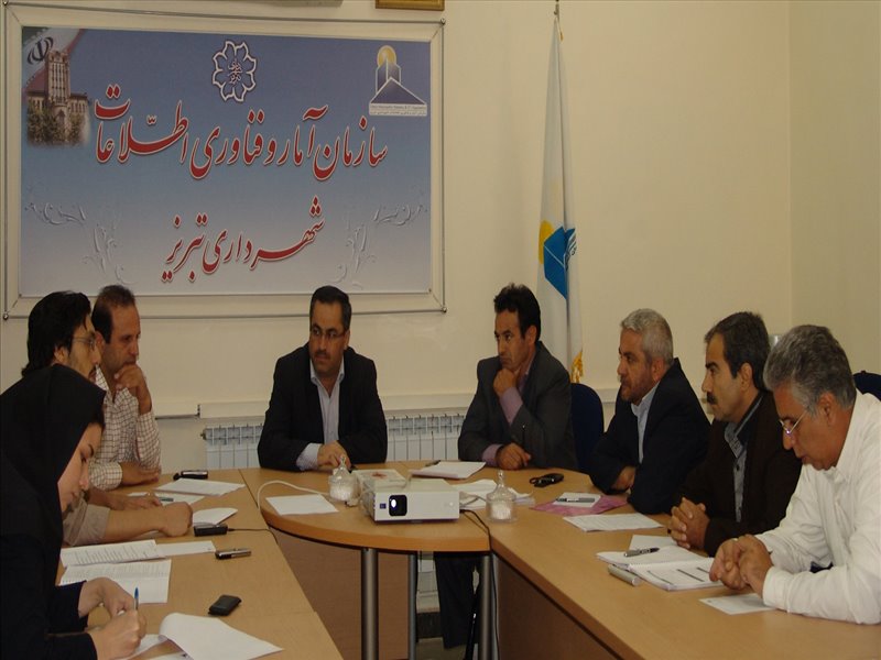 مشکلات سامانه یکپارچه درآمد و نوسازی در جلسه ای با حضور مدیر درآمدهای عمومی شهرداری